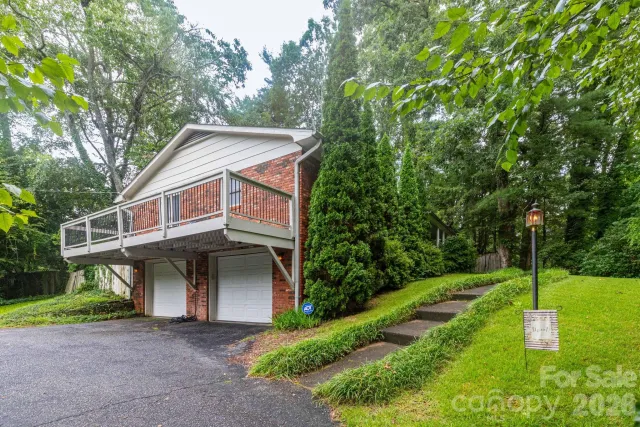 936 Toxaway Drive