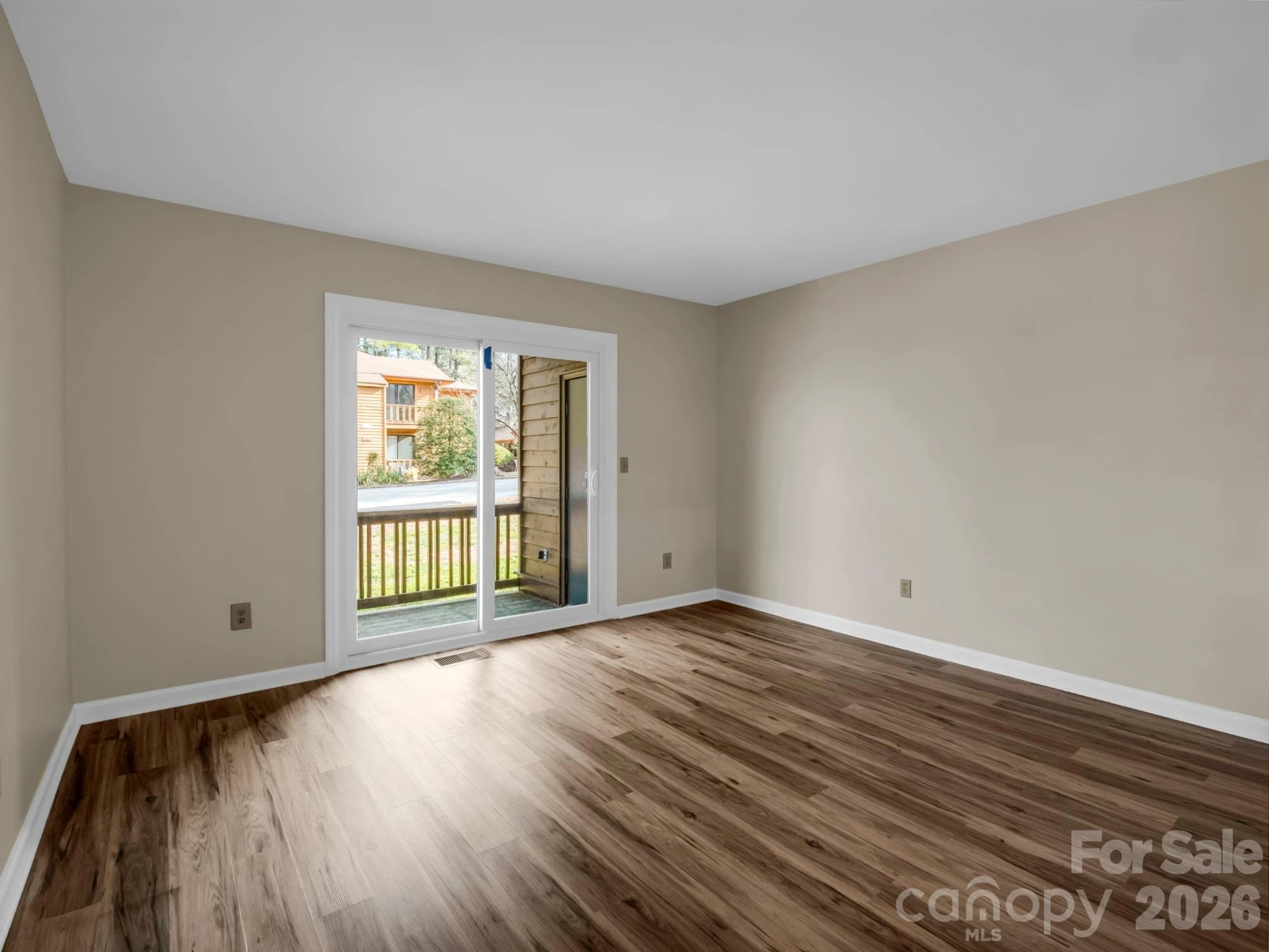 520 Courtwood Lane #8 - Photo 4