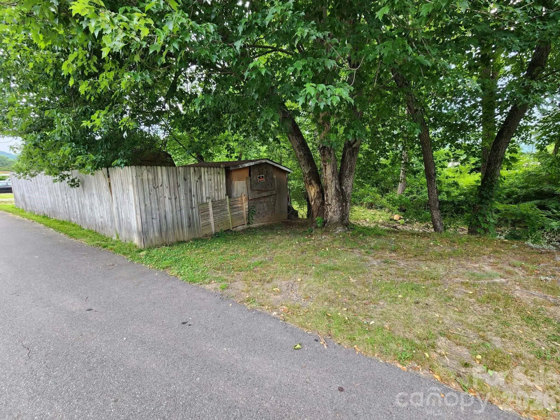 345 Hyatt Street - Photo 16