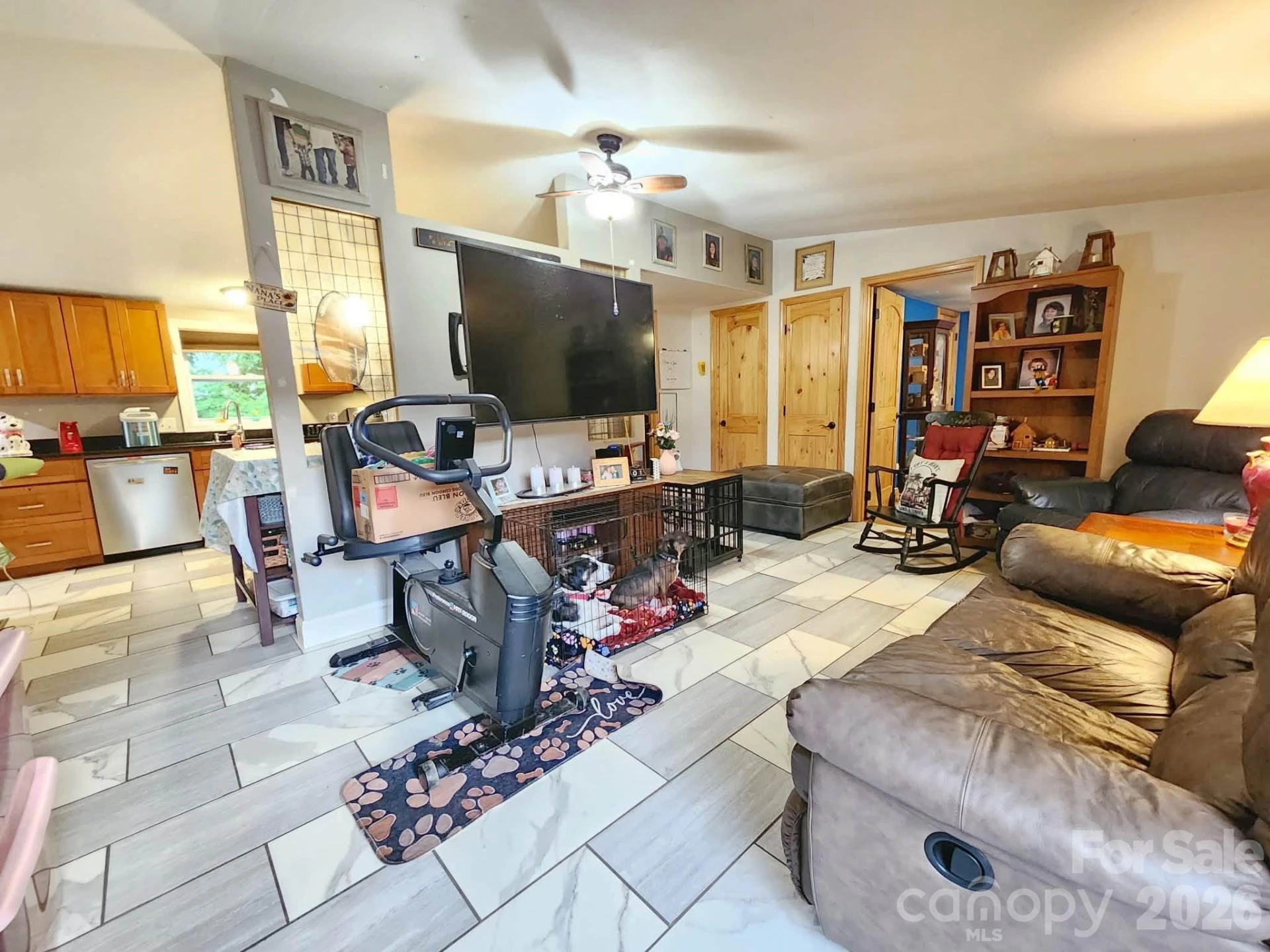 345 Hyatt Street - Photo 3