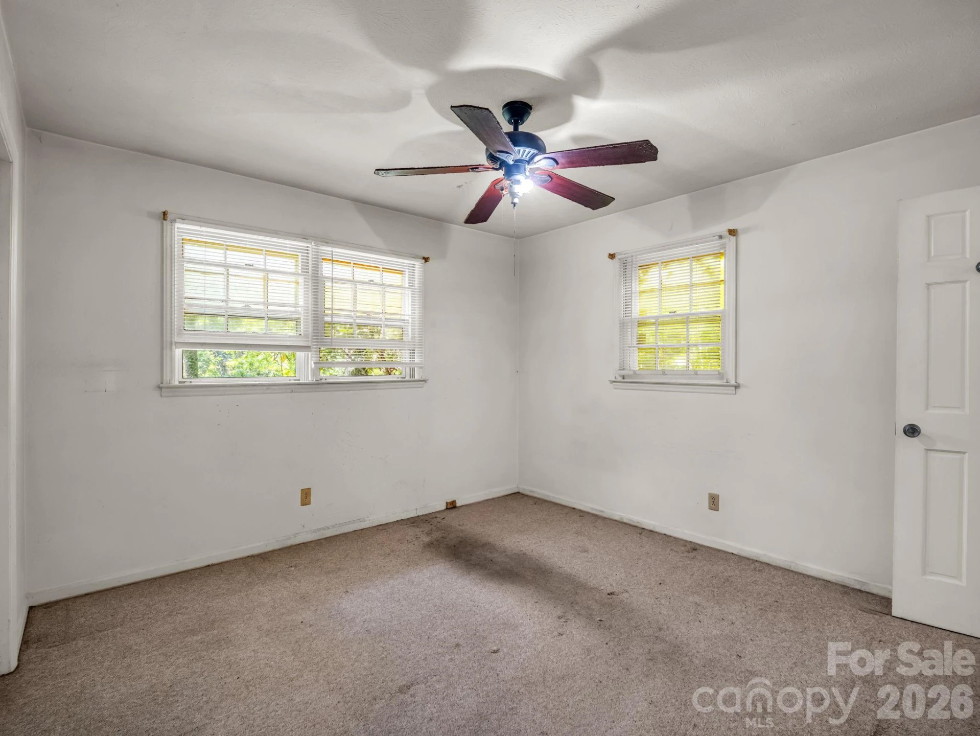 926 Toxaway Court - Photo 14