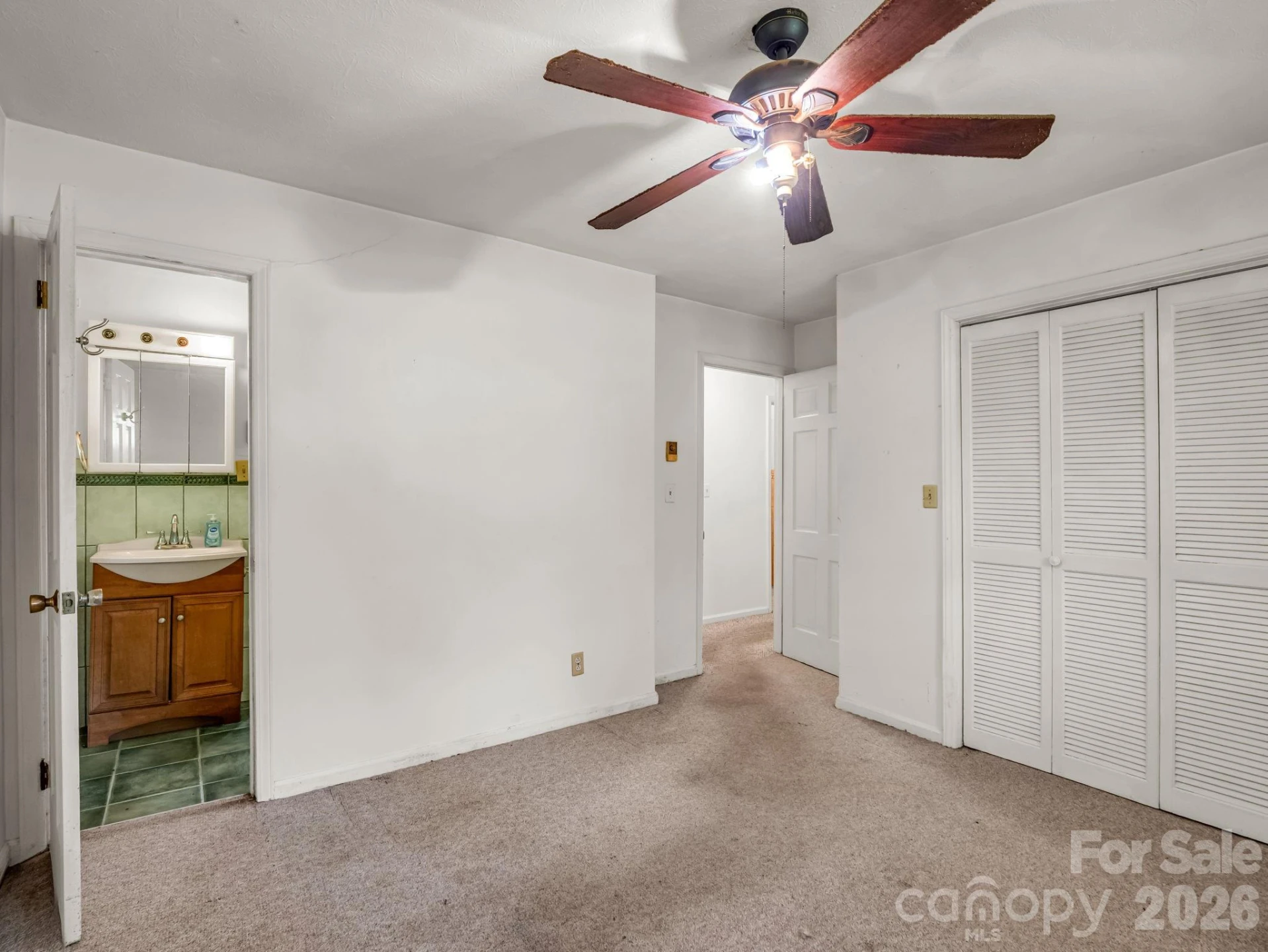 926 Toxaway Court - Photo 15