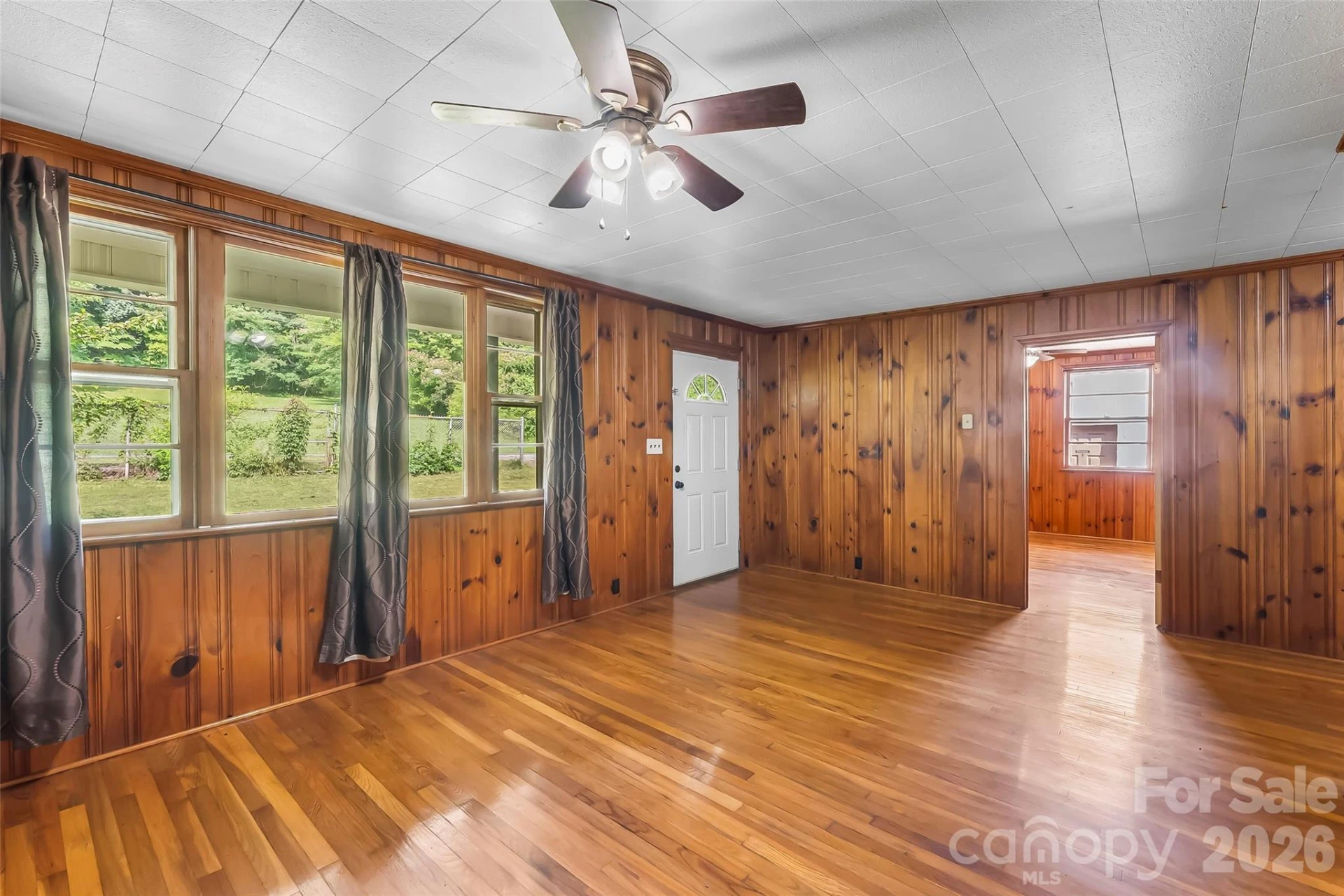 194 Virginia Drive - Photo 2