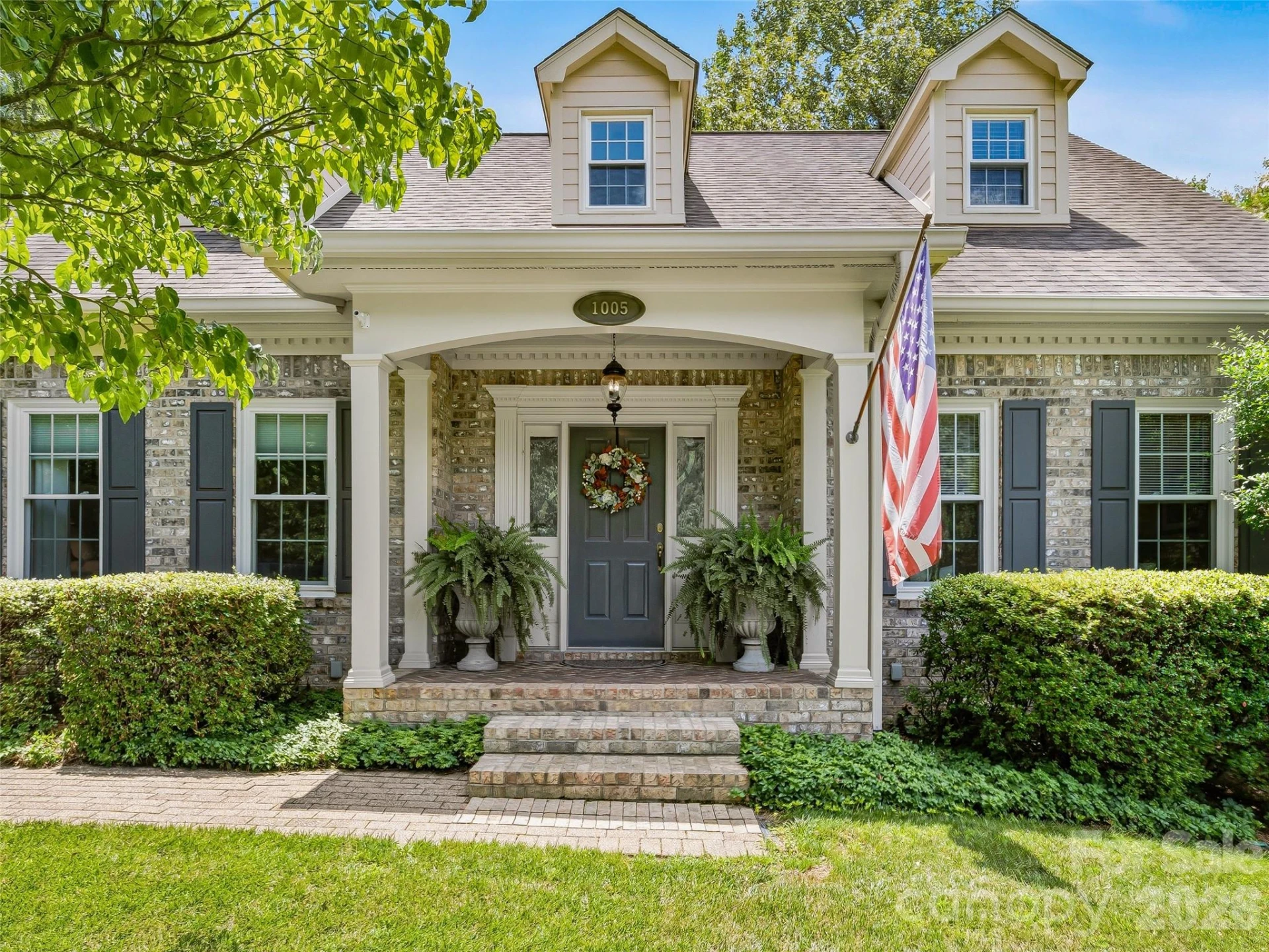 1005 Windsor Drive - Photo 3