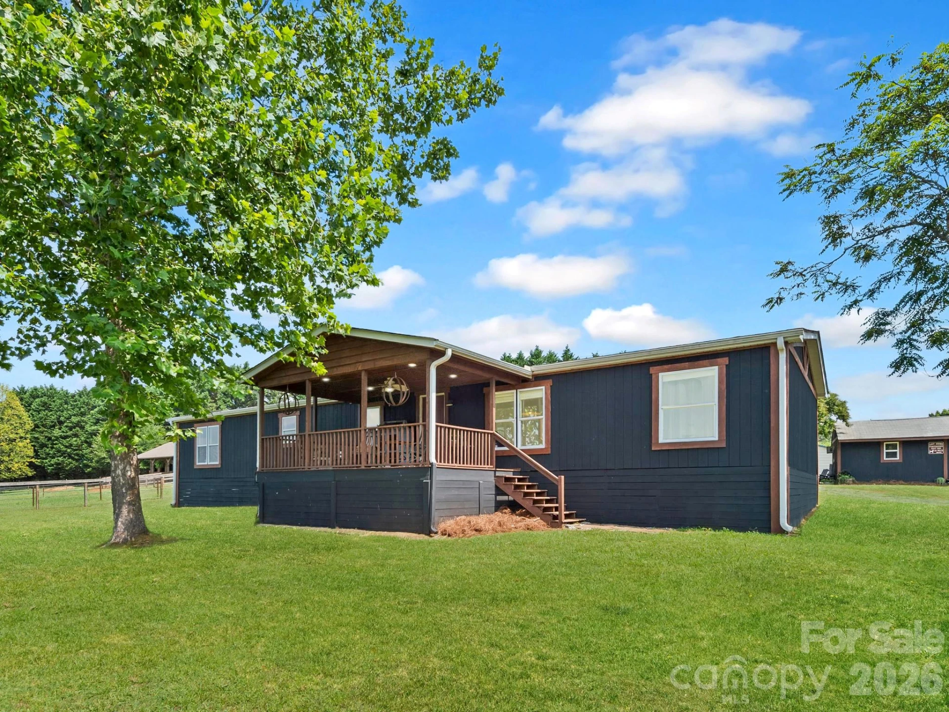 1541 Sandy Springs Road - Photo 2