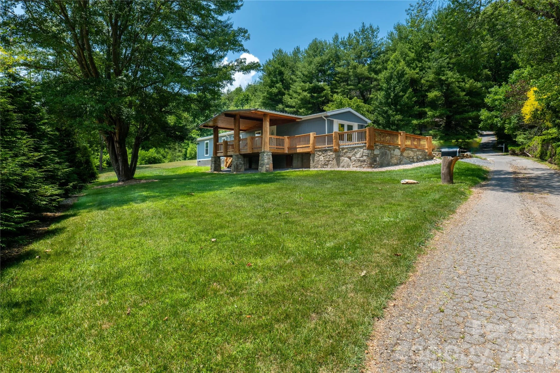 203 Justice Drive - Photo 2