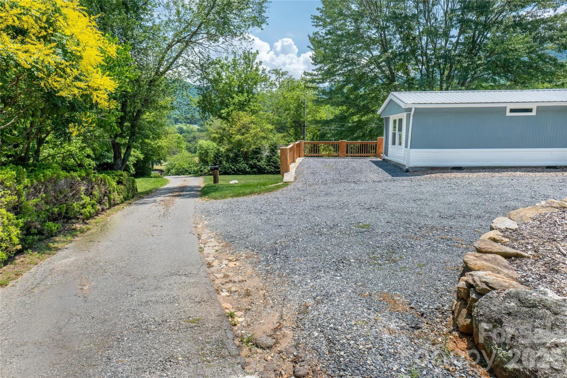 203 Justice Drive - Photo 3