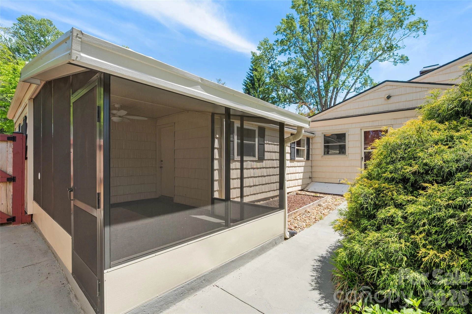 142 Country Club Drive - Photo 24