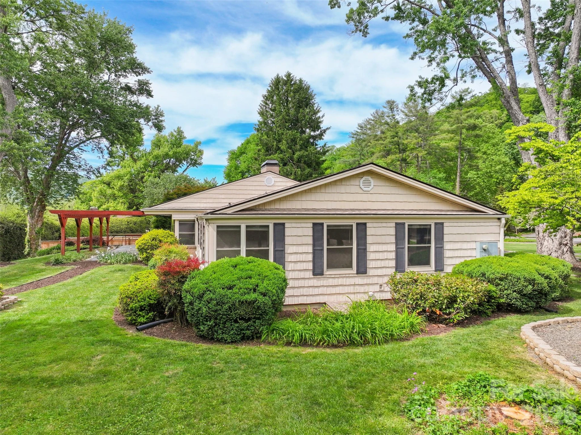 142 Country Club Drive - Photo 4