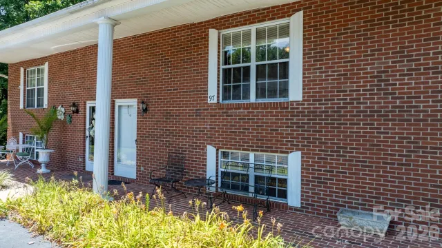 75 Laurelwood Drive