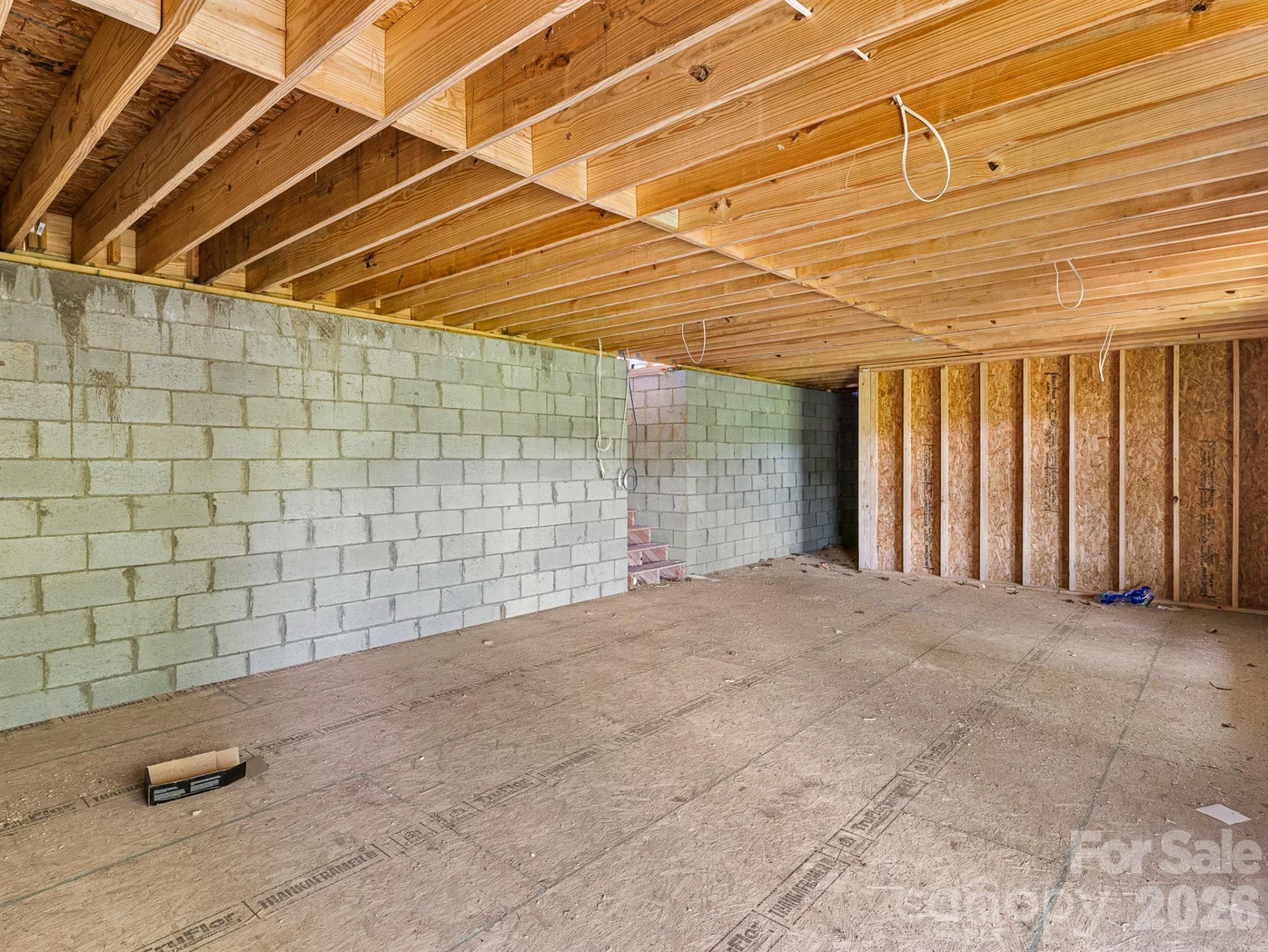 914 Newport Court - Photo 34