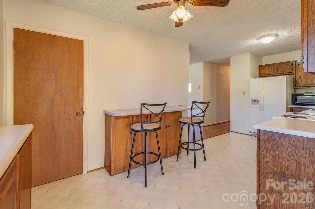 216 Pickens Road - Photo 8
