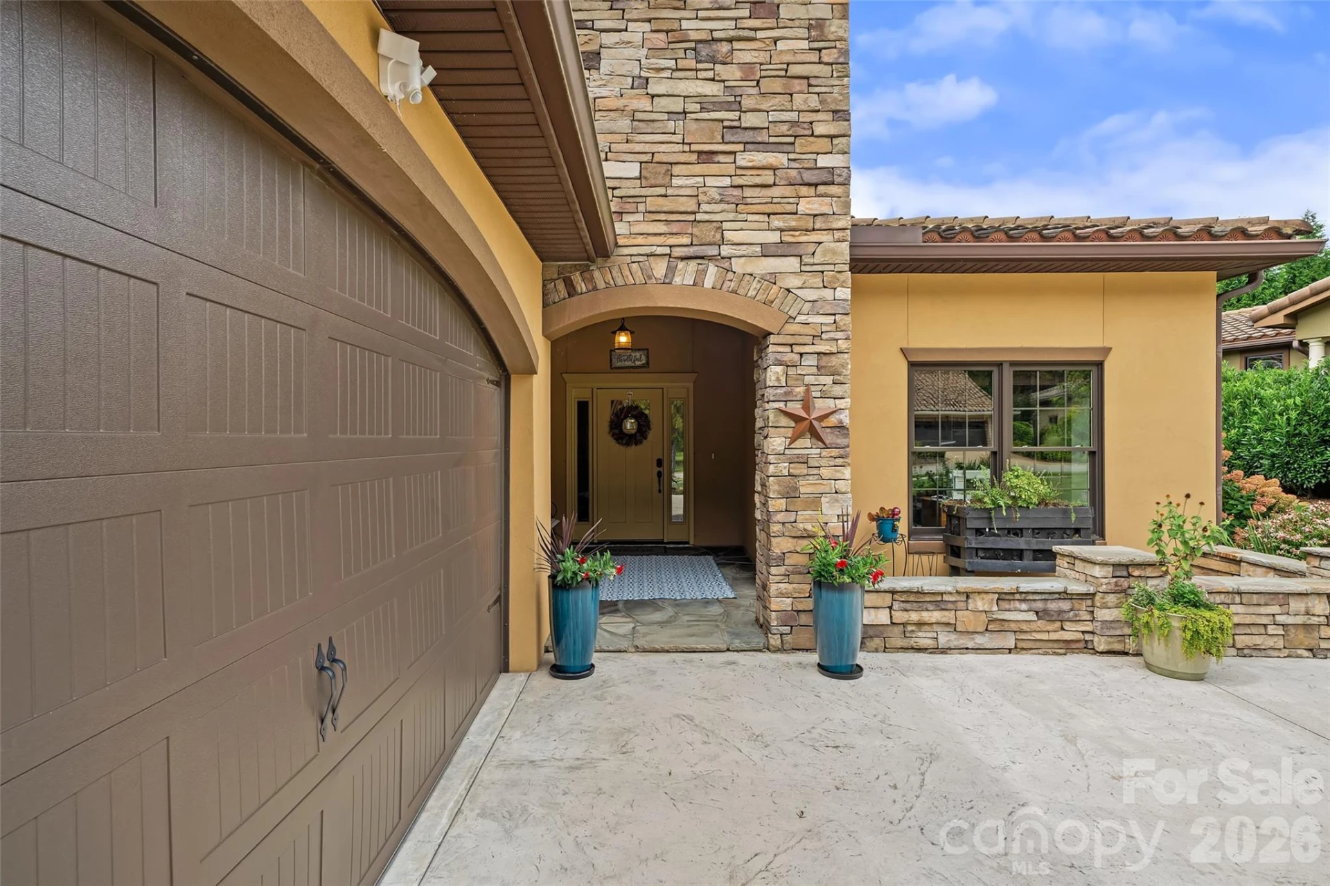 25 Ocaso Drive - Photo 2