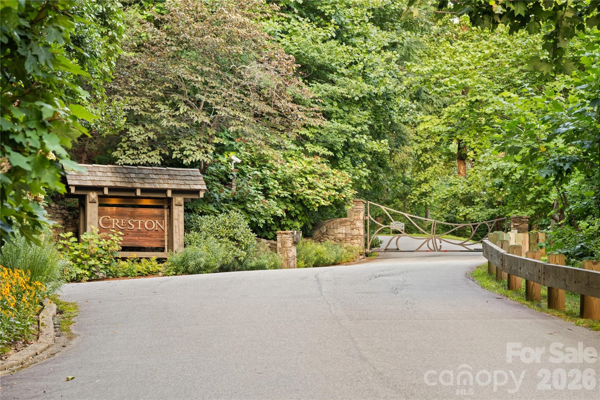 1915 Creston Drive - Photo 5