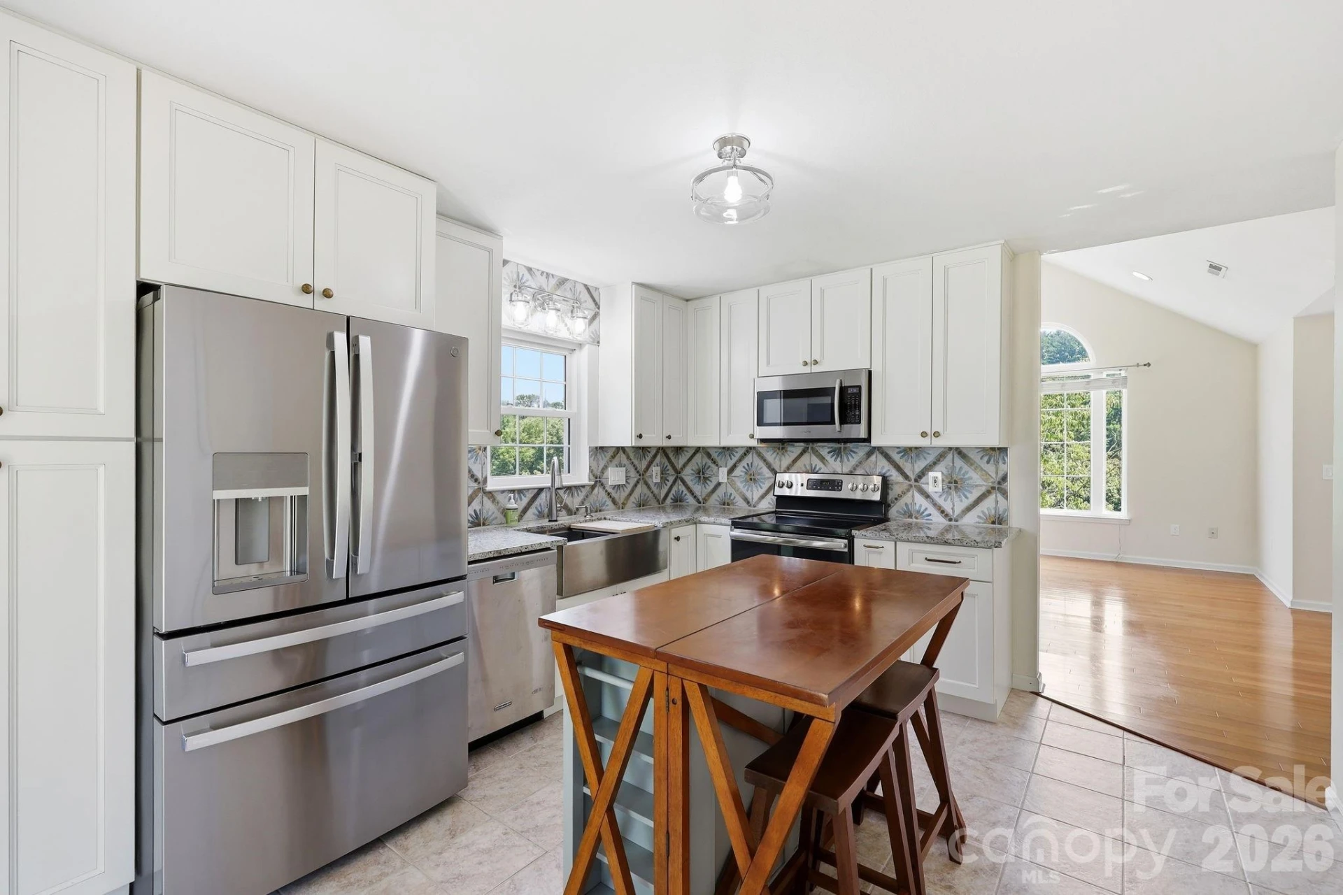 320 Meadowbrook Drive - Photo 2