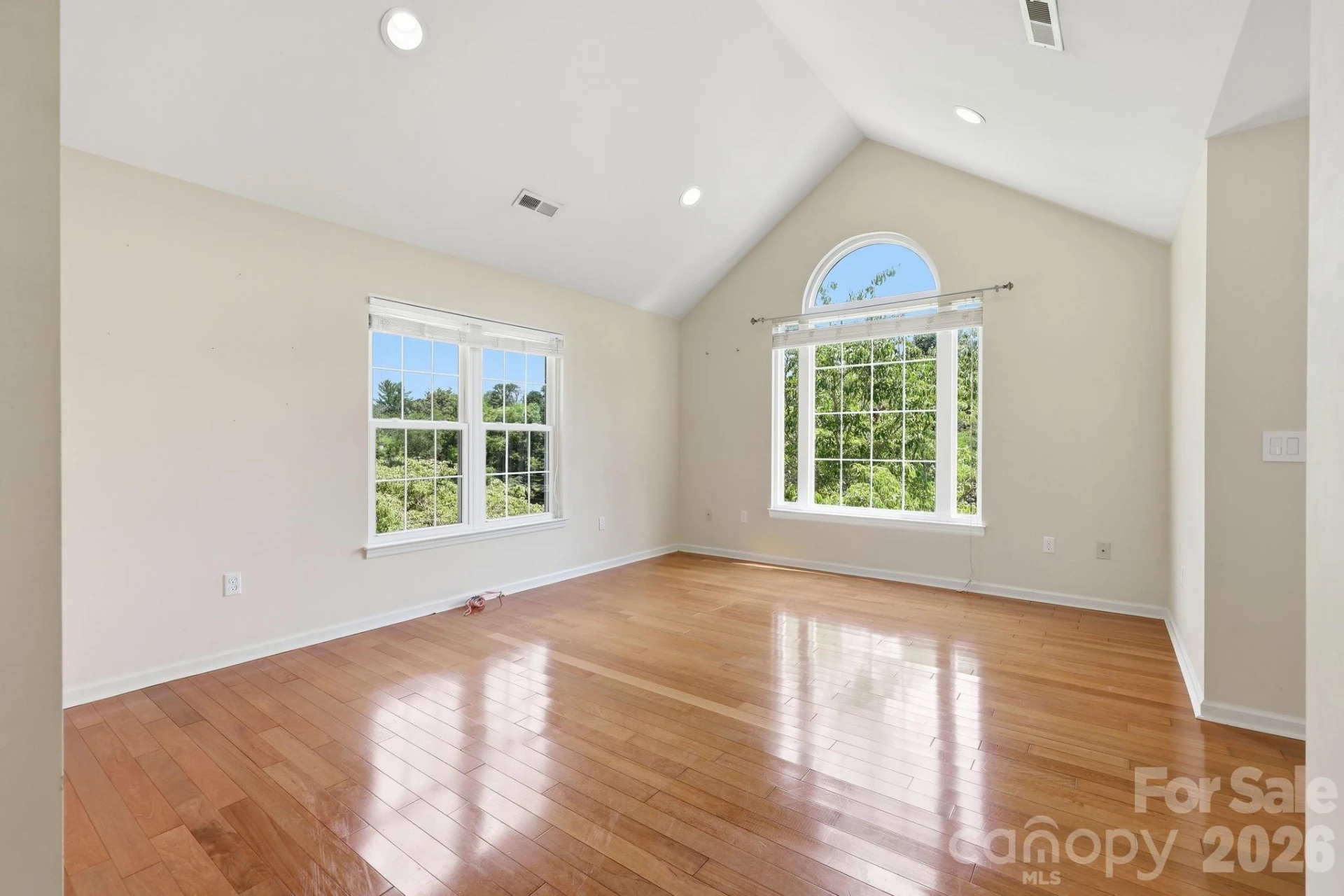 320 Meadowbrook Drive - Photo 3