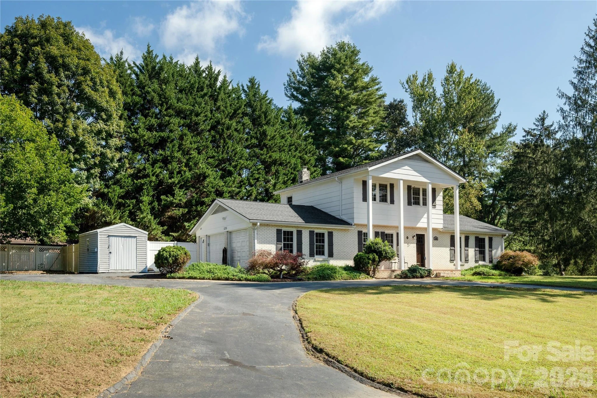 1376 Glenheath Drive - Photo 2