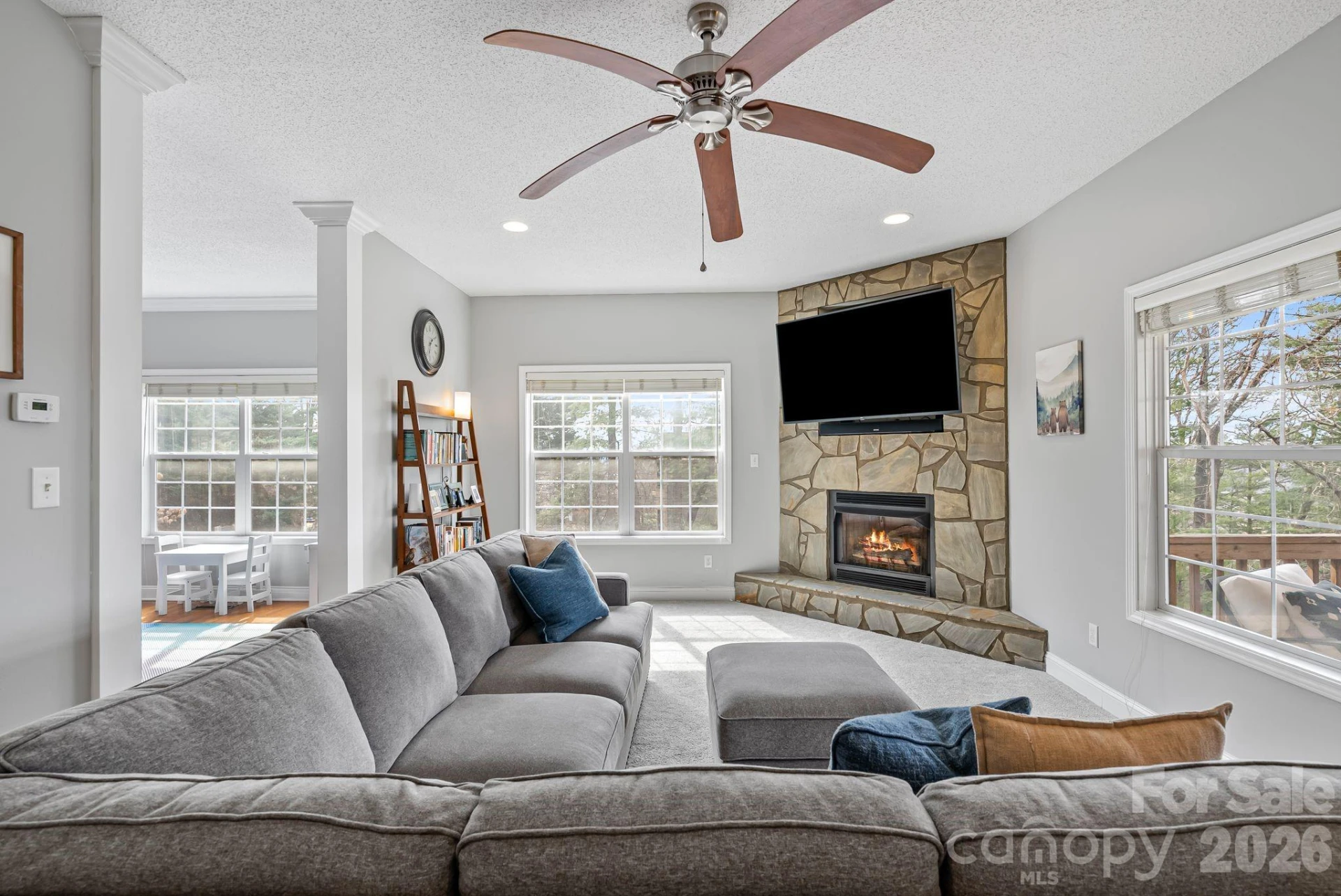 505 Kings Ridge - Photo 2