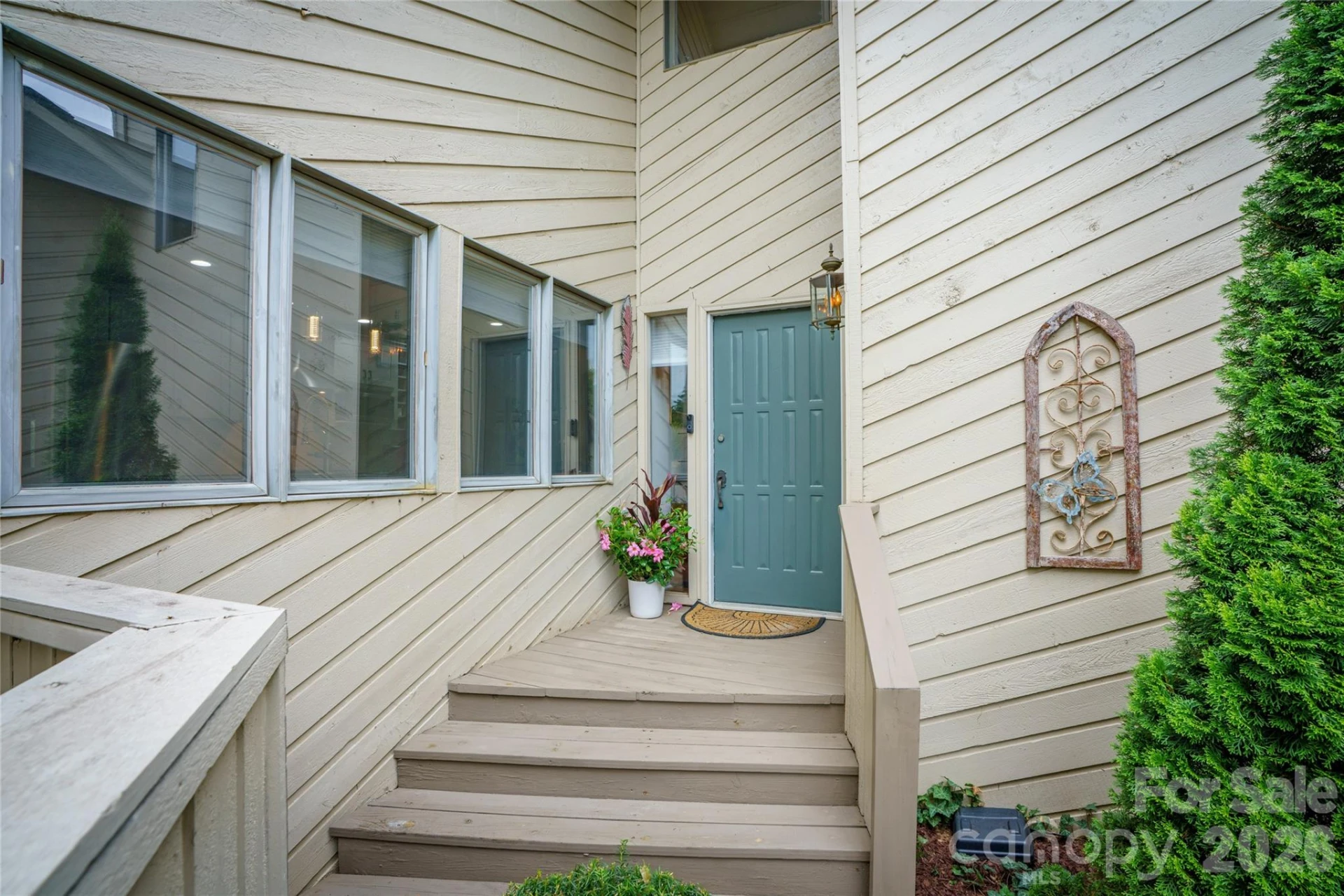 106 Deerlake Drive - Photo 2