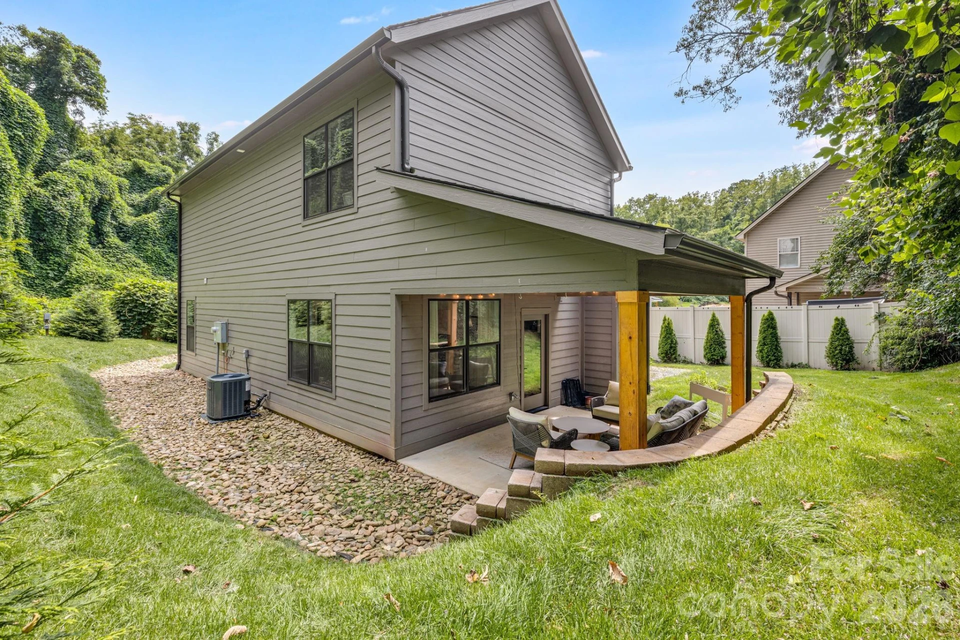 108 Glendale Avenue - Photo 2