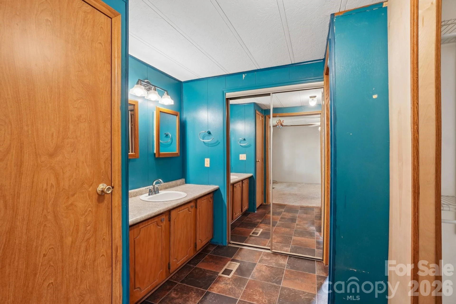 303 Meadowbrook Court - Photo 17