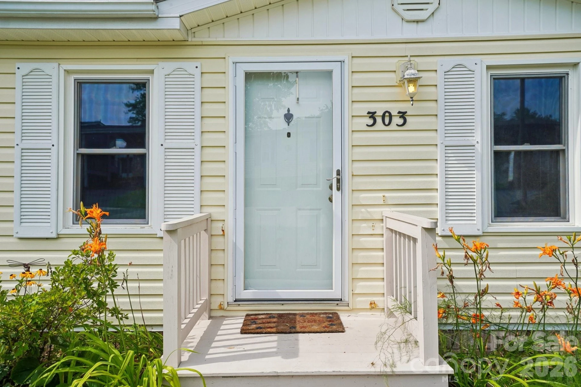 303 Meadowbrook Court - Photo 3