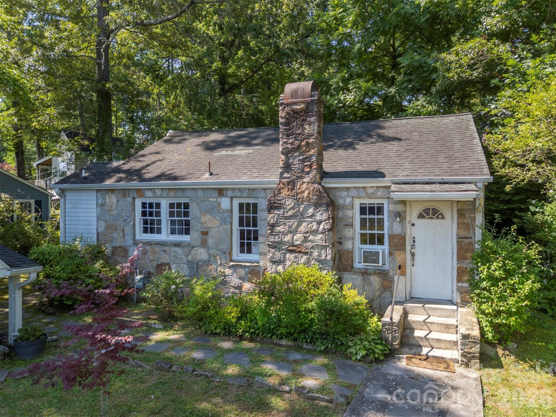 720 Sylvan Boulevard - Photo 2