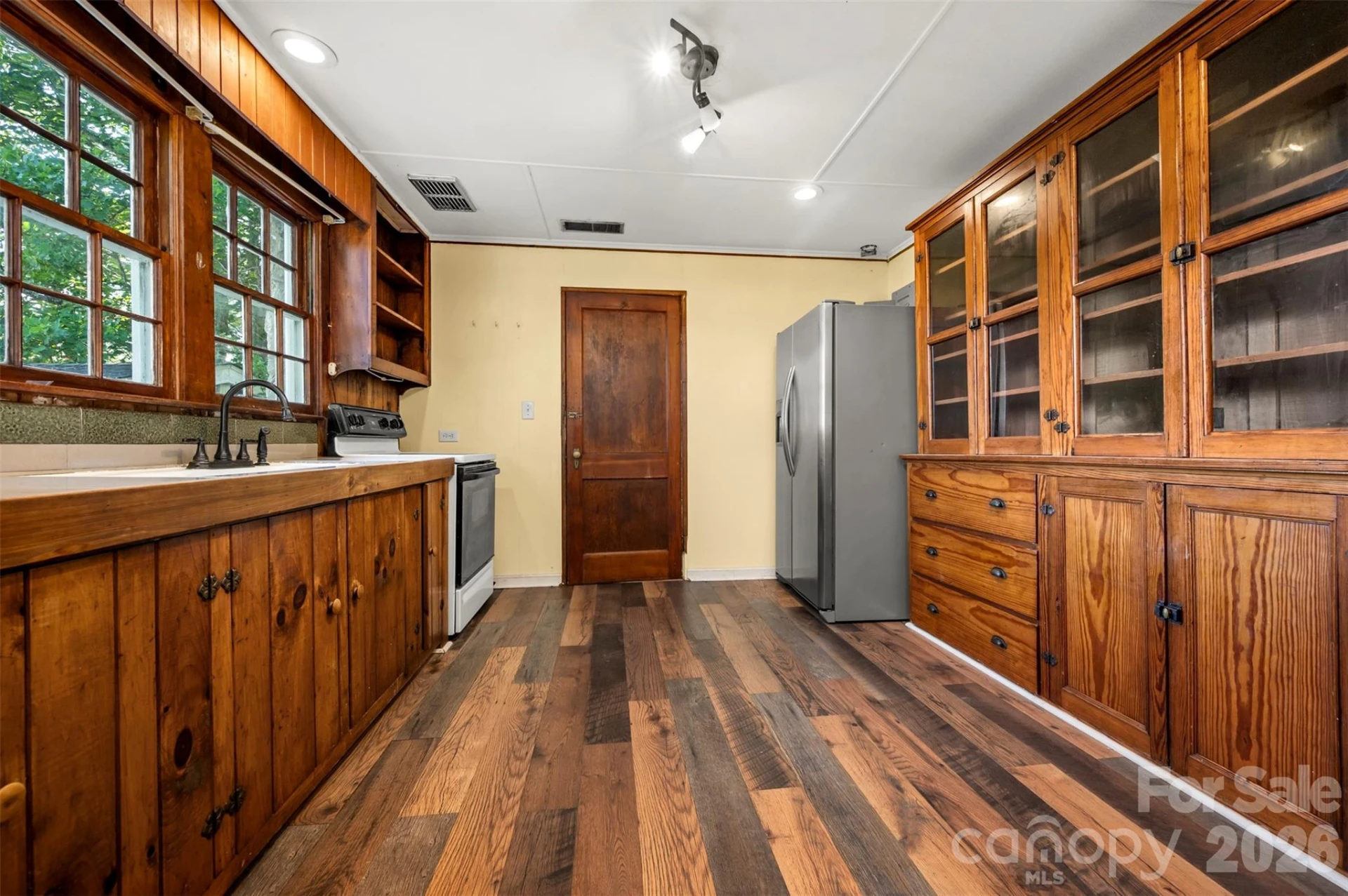 720 Sylvan Boulevard - Photo 13