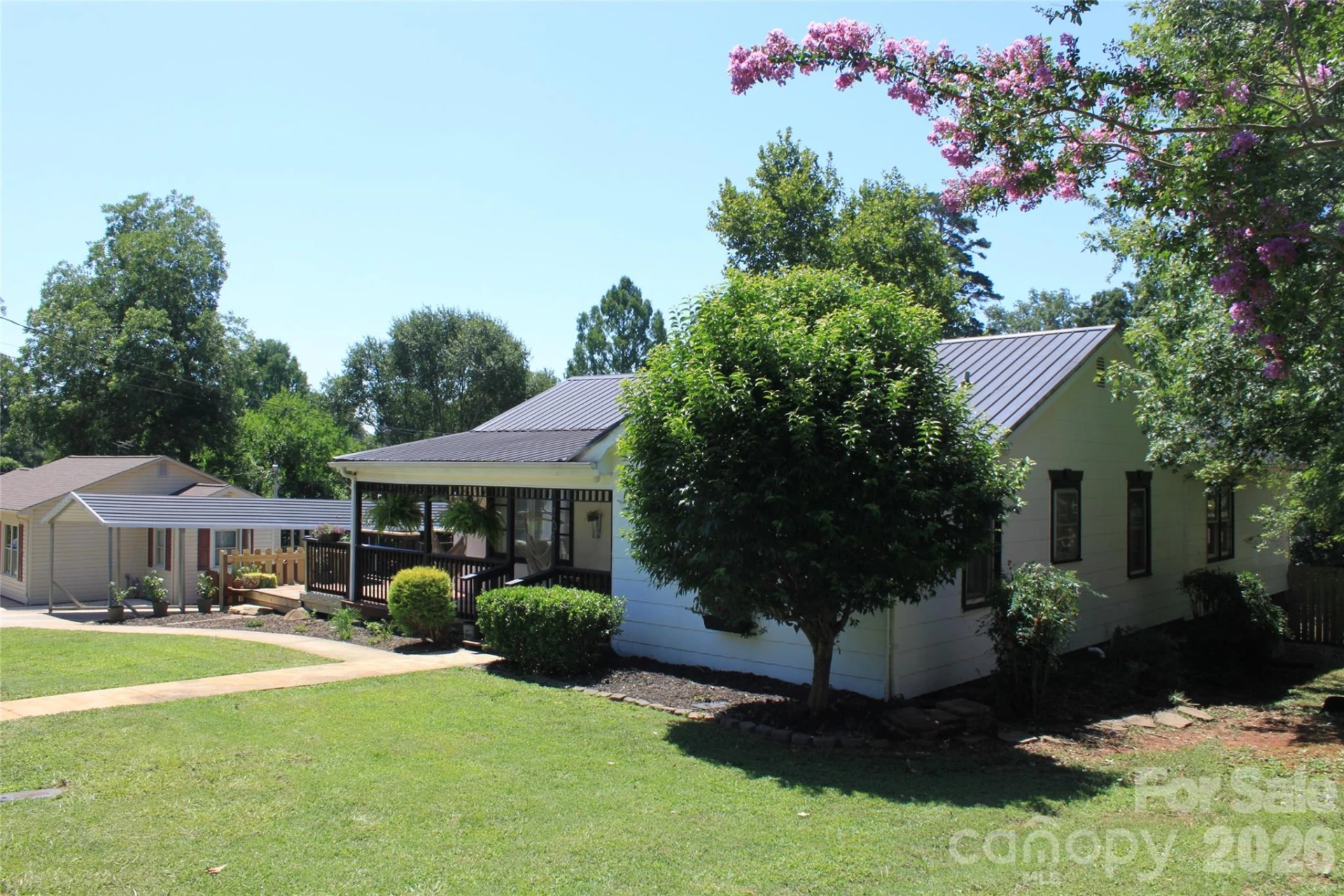 206 Bentwood Drive - Photo 3