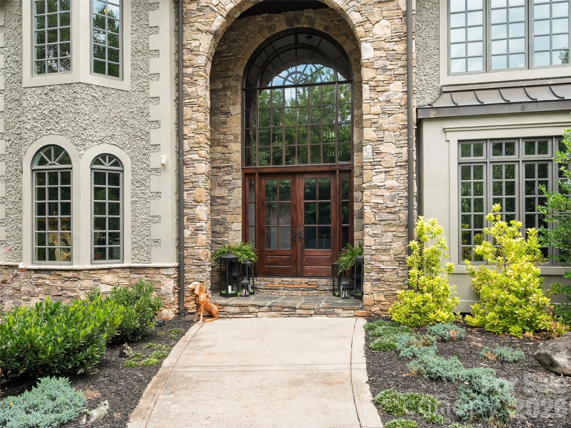 413 Barrington Drive - Photo 3
