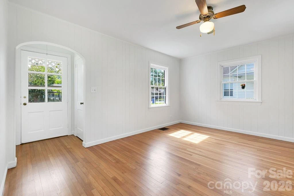 105 Parkview Drive - Photo 8
