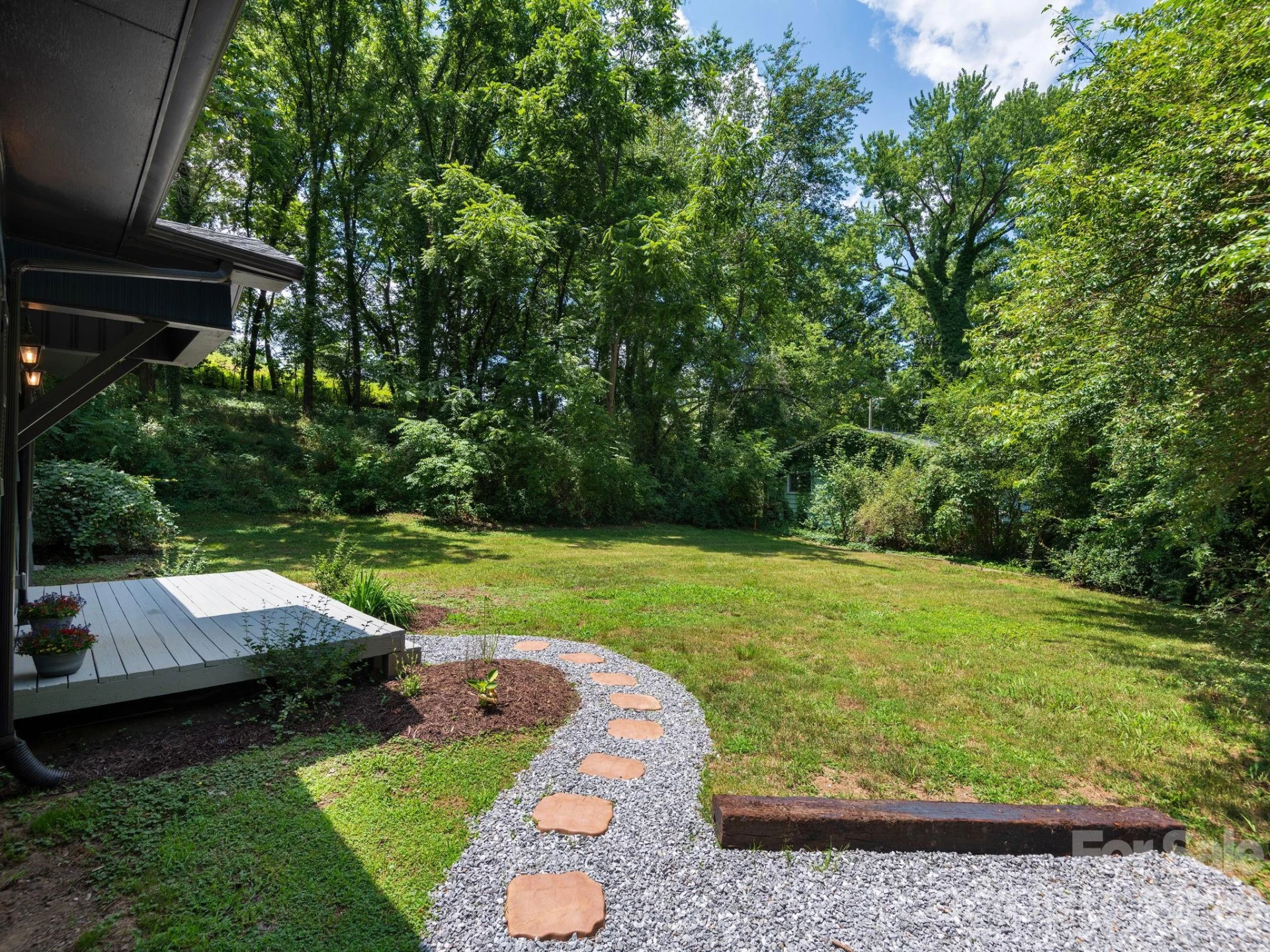 78 Travis Street - Photo 3