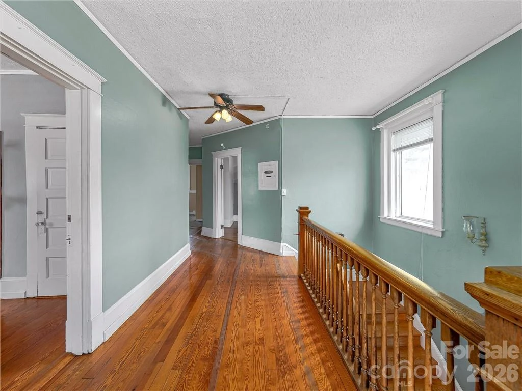575 Haywood Road - Photo 19