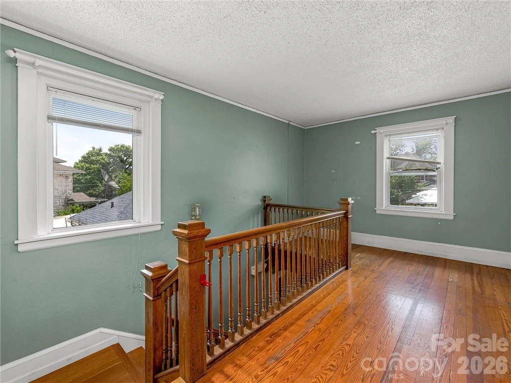 575 Haywood Road - Photo 20