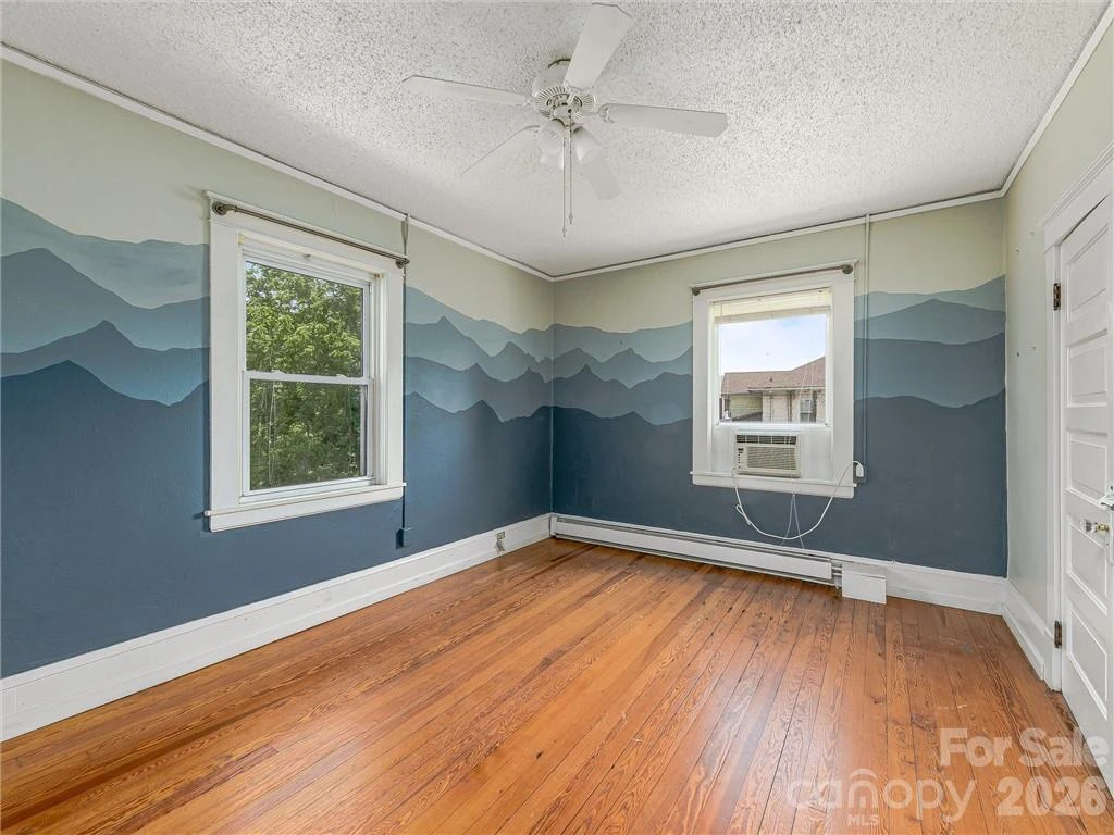 575 Haywood Road - Photo 21