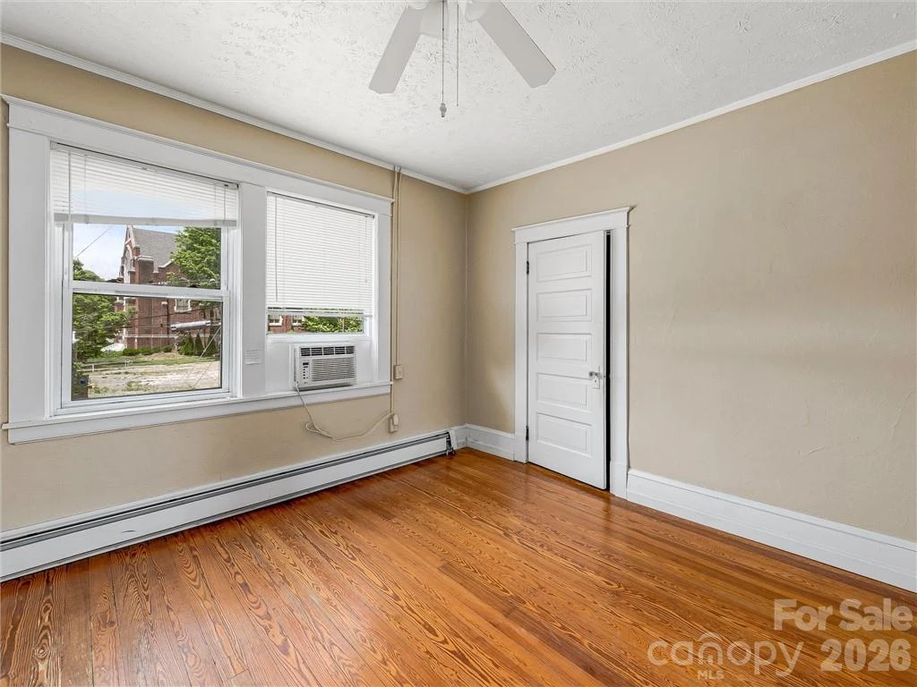 575 Haywood Road - Photo 22