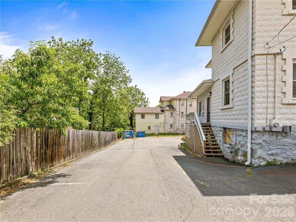 575 Haywood Road - Photo 23