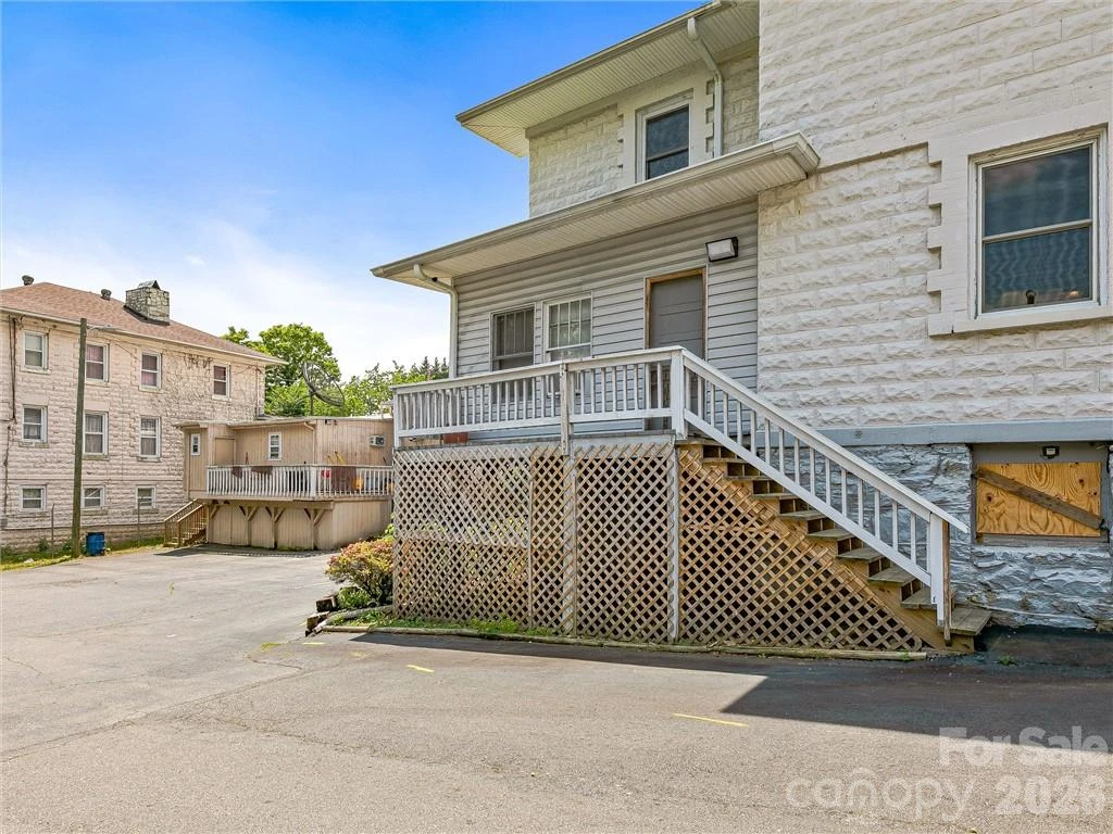 575 Haywood Road - Photo 24