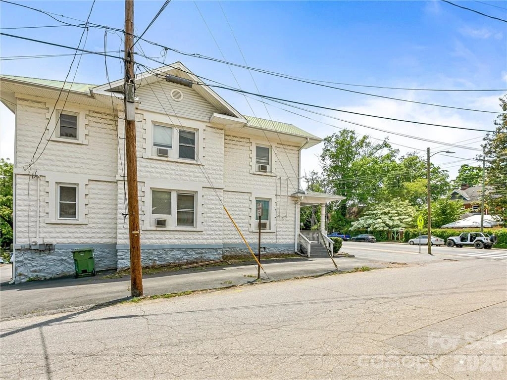 575 Haywood Road - Photo 25