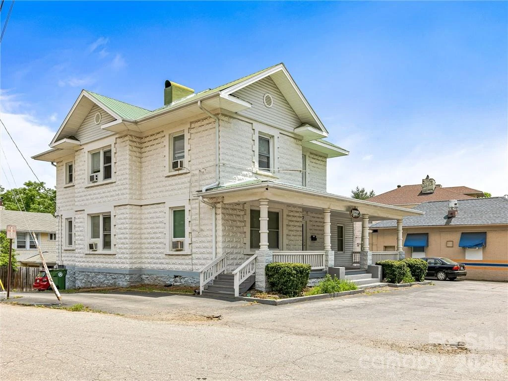 575 Haywood Road - Photo 5