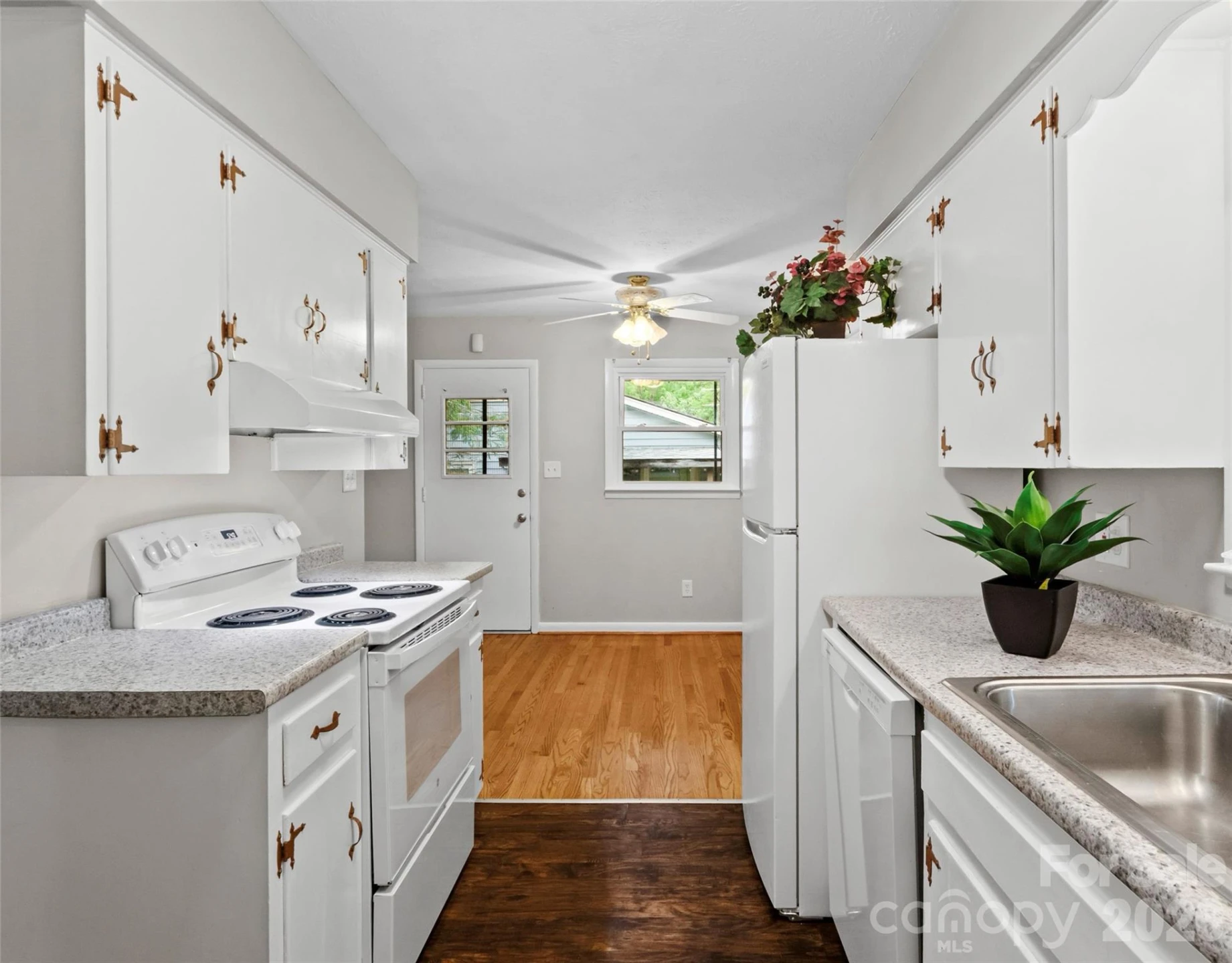 230 School Road E - Photo 13