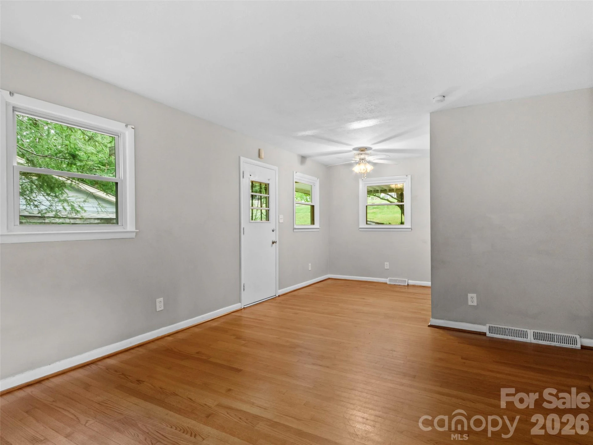 230 School Road E - Photo 5