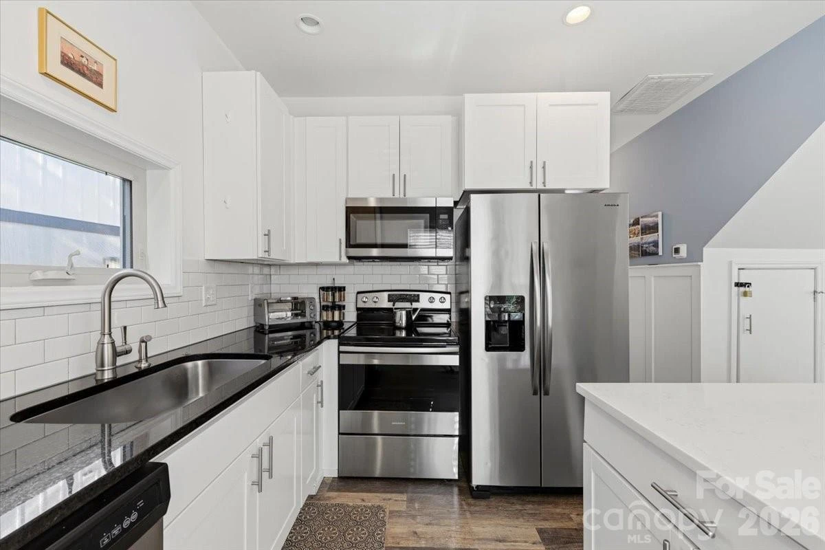 109 Portmanvilla Road - Photo 3