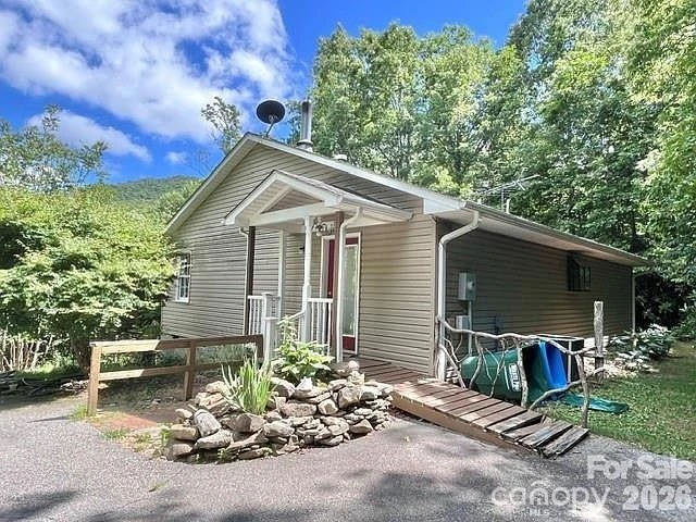 105 Chestnut Hill Road