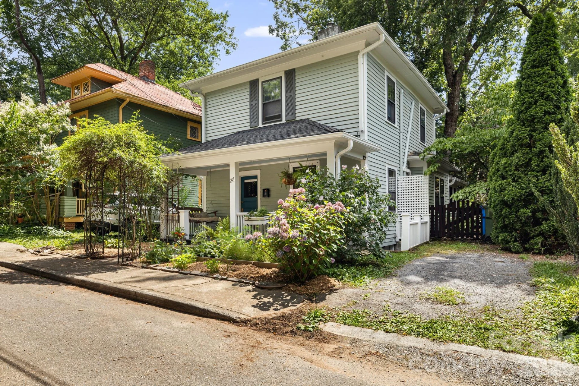 28 Woodlawn Avenue