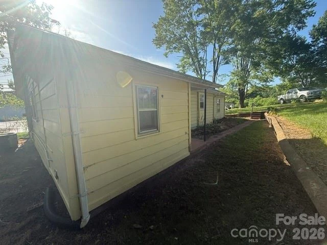 307 Yancey Street - Photo 2