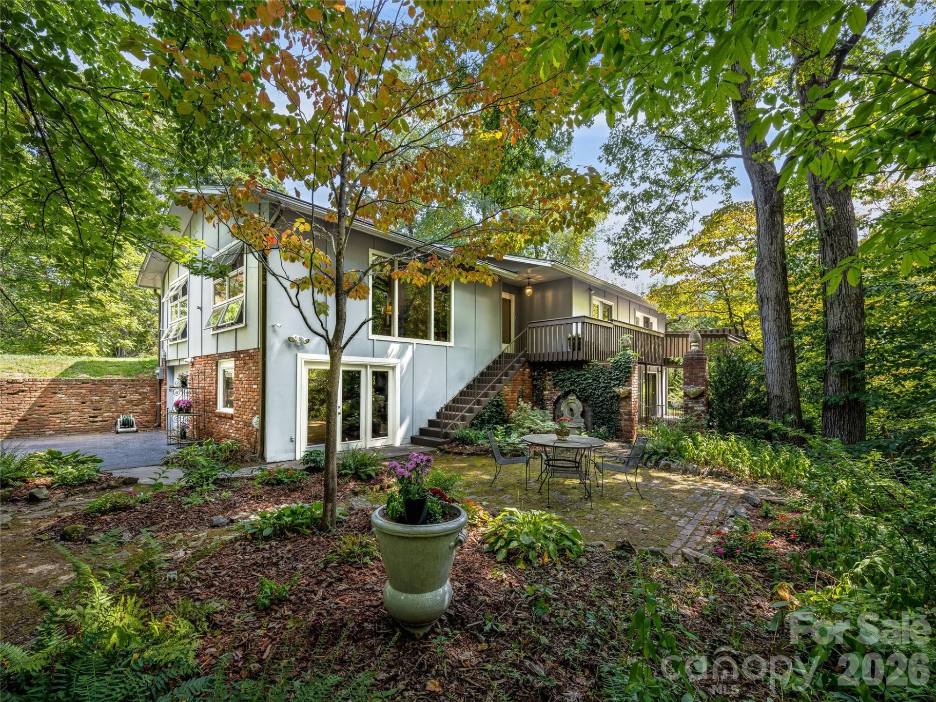 5 Hillcrest Road E