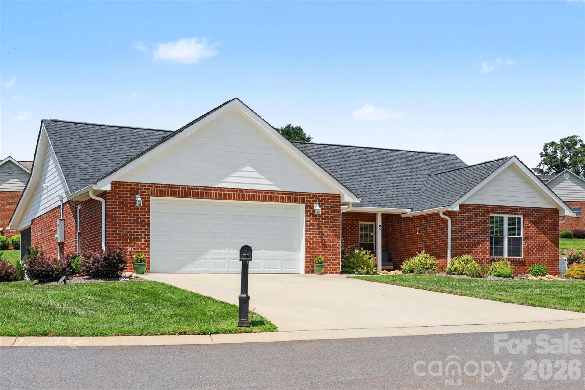 105 Kingston Place - Photo 2