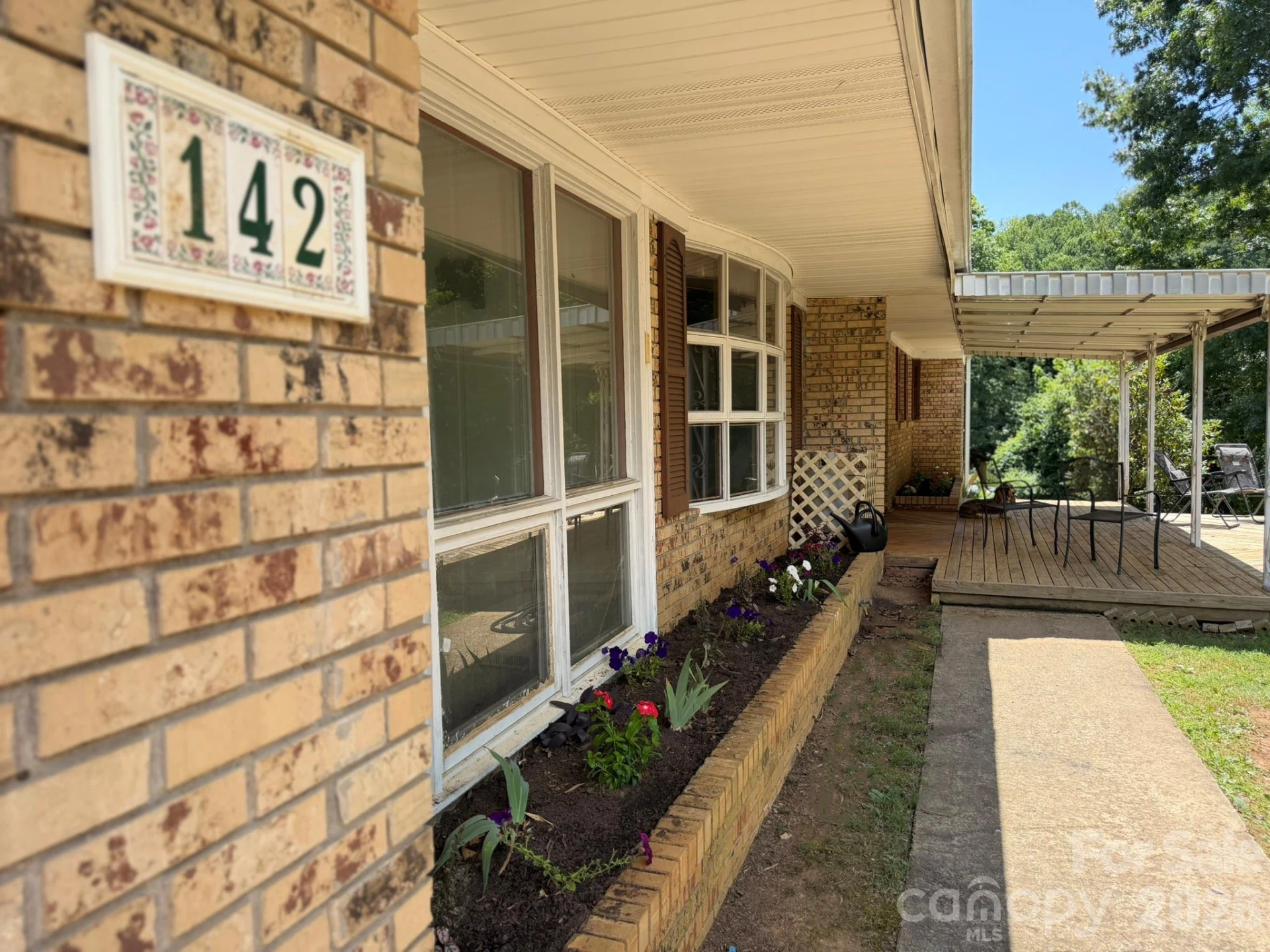 142 Avondale Road - Photo 2