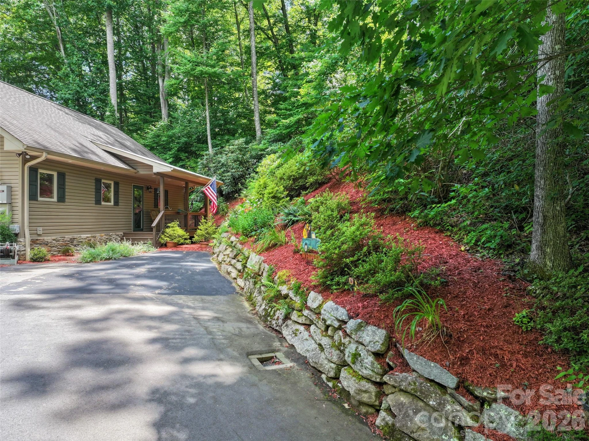 39 Maplewood Drive - Photo 3